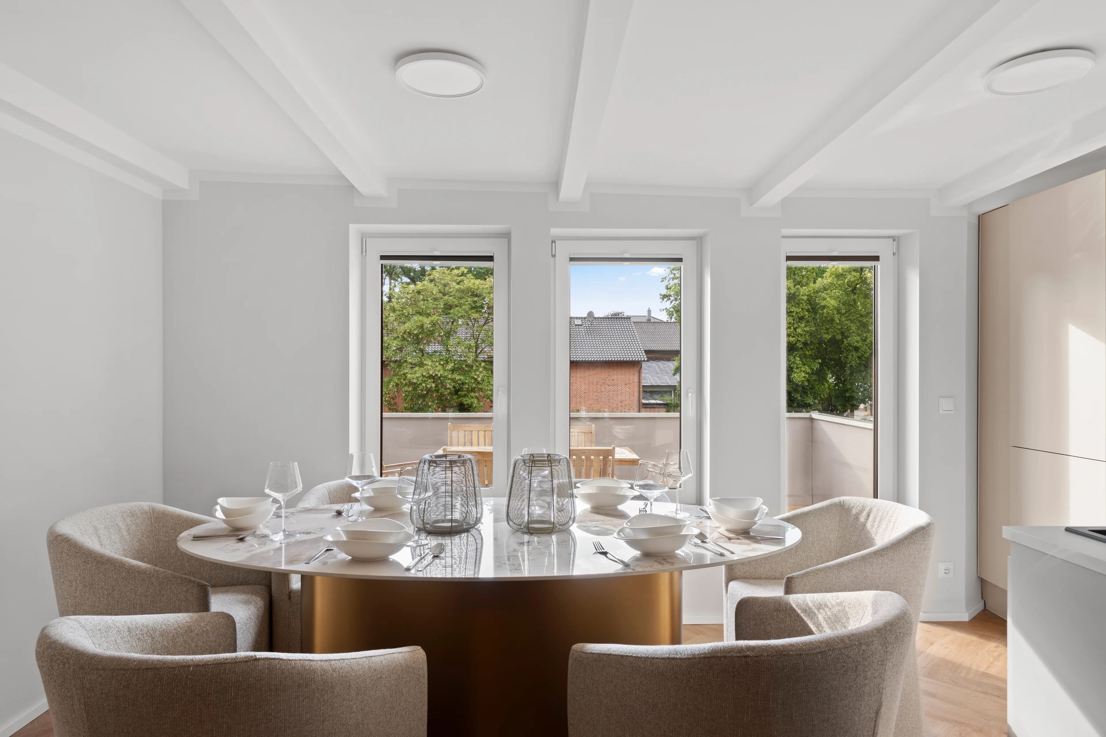 Essbereich der Wohnung 1. OG links mit Blick zum Balkon